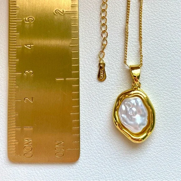 Gold Pearl Baroque Pendant Necklace - Picture 3 of 4